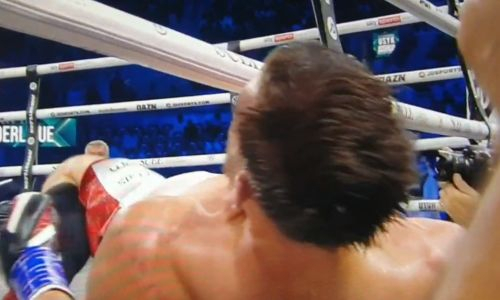 Побитый «Канело» экс-чемпион мира выкинул соперника за канаты. Видео нокаута