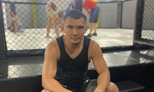 «Столько глупости наделал». Казахстанец высказался после сенсационного боя в лиге Хабиба