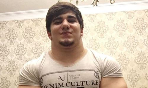 Популярного чеченского блогера-бойца избили в Дагестане. Видео