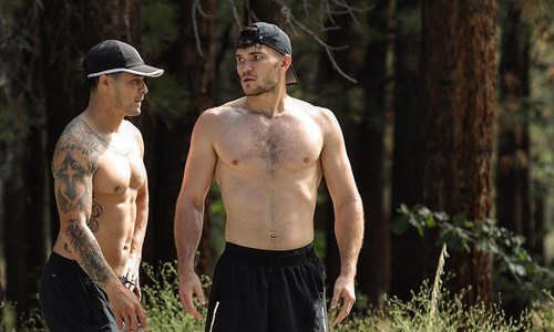 Казахстанский боксер показал свою подготовку к бою за титул IBF с топовым соперником. Видео