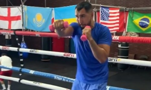 Спарринг-партнер «Канело» из Казахстана прибыл в США и приступил к тренировкам. Видео
