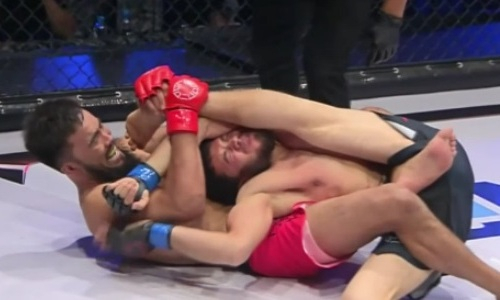 Видео победы за 67 секунд казахстанского боксера в ММА