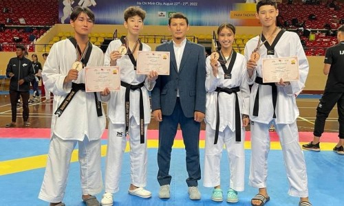 Казахстанские таеквондисты завершили чемпионат Азии среди юниоров с семью медалями