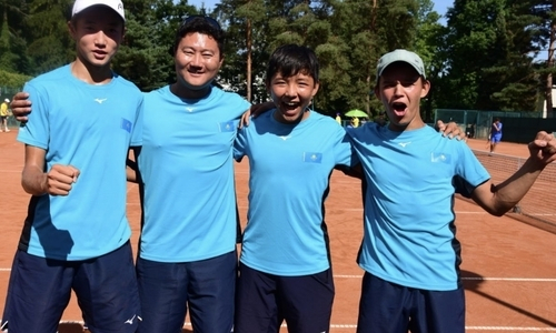 Сборная Казахстана одержала первую победу на юношеском чемпионате мира