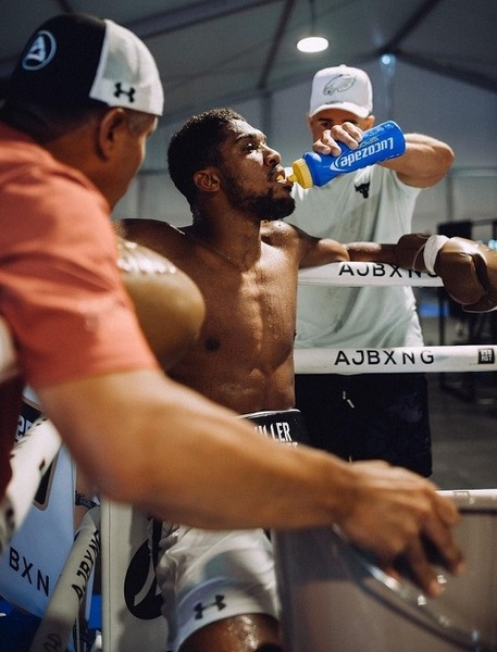 Джошуа показал фото актуальной формы за неделю до реванша с Усиком