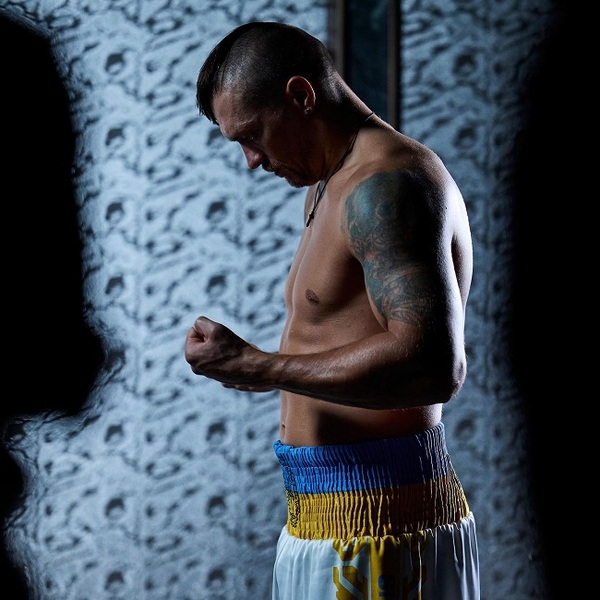 Усик прибыл в Саудовскую Аравию на реванш с Джошуа. Фото и видео