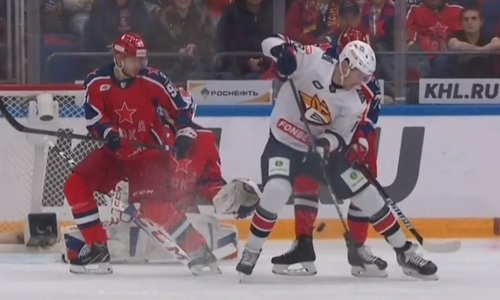 Казахстанец вошел в историю КХЛ после первого матча сезона