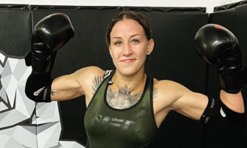 «Сегодня мне откачивали кровь». Казахстанская девушка-боец UFC показала последствия своей травмы. Фото