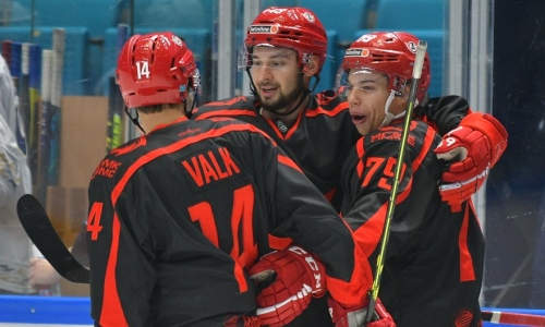 Хоккеист сборной Казахстана помог своей команде одержать победу в матче КХЛ