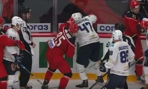 Хоккеисты «Барыса» и «Витязя» устроили драку в матче КХЛ. Видео