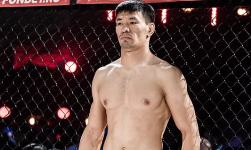 Казахстанец проведет бой с экс-файтером UFC