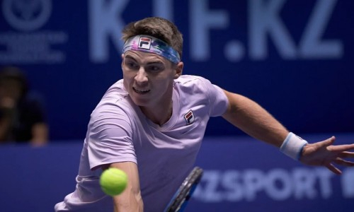 Казахстанский теннисист не смог выйти в финал турнира в Испании