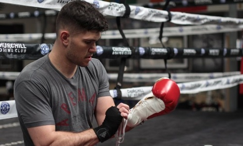 Груз нокаута может поставить крест на карьере боксера из Казахстана