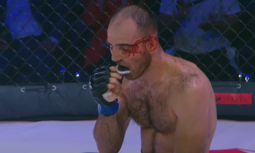 Чемпион мира из Казахстана избил и удосрочил «Дикого монстра»