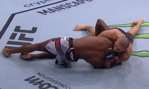 Видео крутого победного приема в бою Чимаев — Холланд на UFC 279