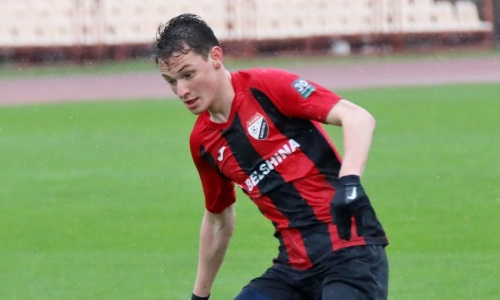 22-летний казахстанский футболист забил курьезный гол в европейском чемпионате. Видео