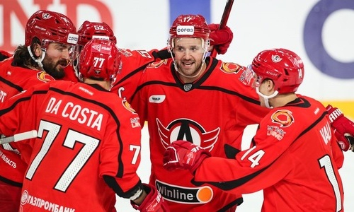 Хоккеист сборной Казахстана помог своему клубу выйти в лидеры конференции КХЛ