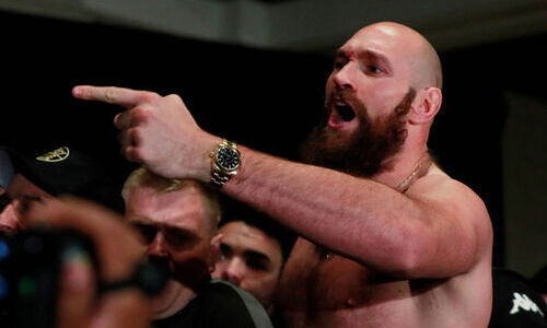 «Бежит от него». Фьюри уличили в страхе перед Усиком