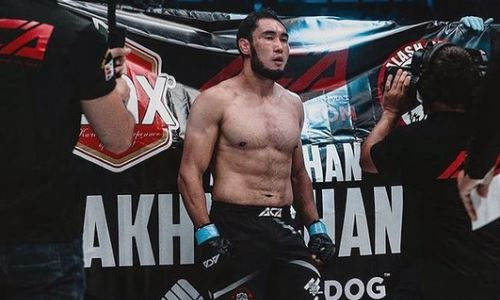 Казахстанский файтер провел дуэль взглядов с экс-чемпионом AMC Fight Night. Видео