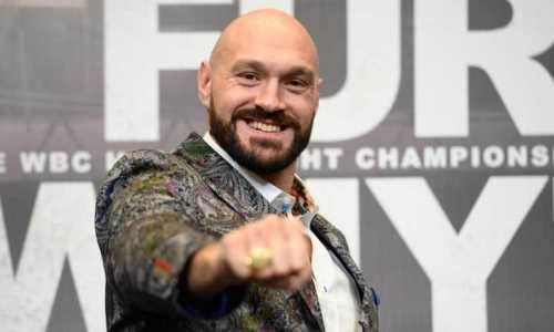 Удивил даже своих друзей. Фьюри показал невероятную силу удара на игровом автомате. Видео