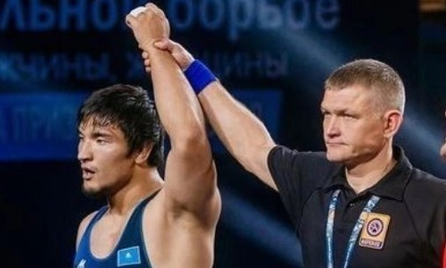 Казахстанец завоевал медаль международного турнира по борьбе