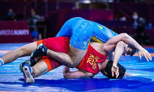 Сенсацией завершилась схватка Казахстан — Кыргызстан на ЧМ-2022 по борьбе