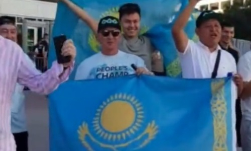 Казахстанские фанаты отжигают в Лас-Вегасе перед боем Головкин — «Канело» 3. Видео