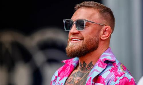 Конор Макгрегор в крошечных трусах устроил бой на отдыхе. Видео