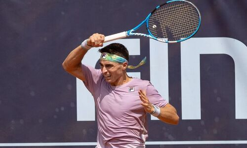 Казахстанец сенсационно обыграл своего напарника и вышел в полуфинал турнира в Метце