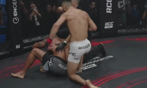 Видео боя с нокаутом казаха Ильяса Хамзина на турнире в России