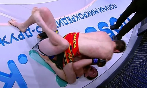 Как казахстанский боец победил узбекистанца и стал чемпионом. Видео