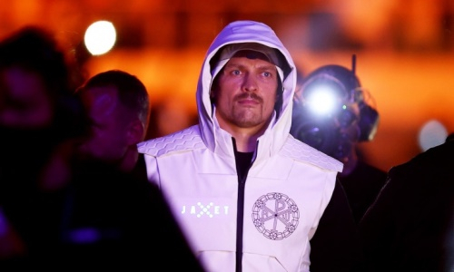 «Он был очень большим». Усик рассказал, за что ударил по лицу незнакомого человека