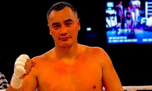 Казахстанский супертяж сразится с непобежденным нокаутером за титул WBC