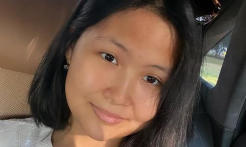 Бибисара Асаубаева легко села на шпагат и обратилась к подписчикам. Фото