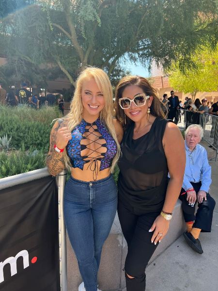 Сексапильная чемпионка IBF поразила откровенным нарядом на взвешивании третьего боя Головкин — «Канело». Фото и видео