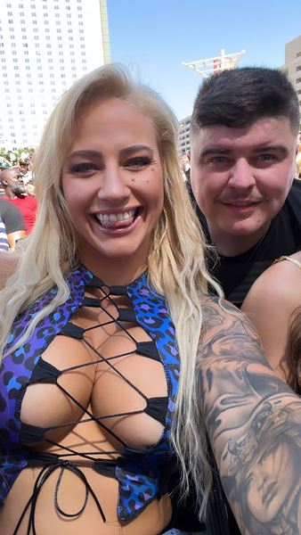 Сексапильная чемпионка IBF поразила откровенным нарядом на взвешивании третьего боя Головкин — «Канело». Фото и видео