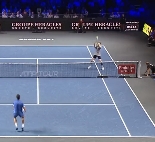 Бублик отбил удар ручкой от ракетки в финале турнира в Метце. Фото