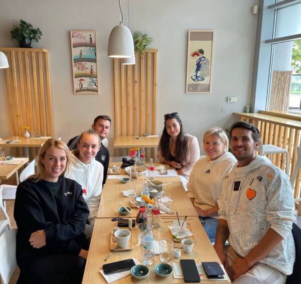 Рыбакина проводит время в компании российской теннисистки. Фото