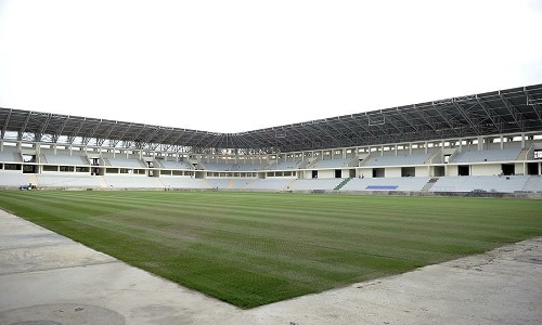Стадион построить — не лысину под поцелуи подставлять. Как Азербайджан подал пример Казахстану