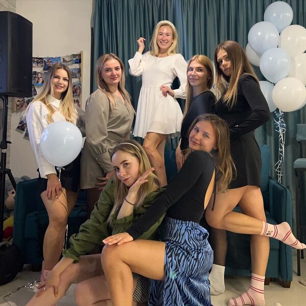 «Подружки у меня огонь». Первая олимпийская чемпионка-казашка показала фото с девичника