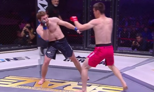 Видео боя казахстанского чемпиона за титул с непобежденным соперником