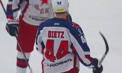 Даррен Диц забросил первую шайбу в сезоне КХЛ. Видео