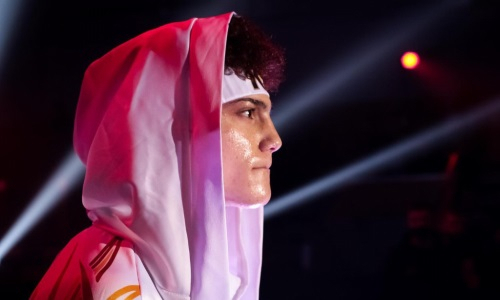 Скандальный обидчик казахстанского боксера одержал 12-ю победу подряд 