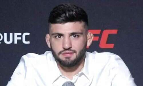 Боец из топ-10 UFC высказался о бывшем чемпионе промоушна перед поединком с казахским файтером