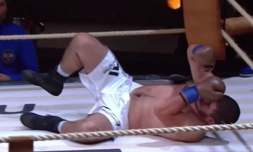 Чемпион по «кулачке» оформил брутальный нокаут в дебютном боксерском бою. Видео