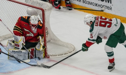 Форвард «Ак Барса» забил гол, обыграв всю пятерку и вратаря «Барыса». Видео