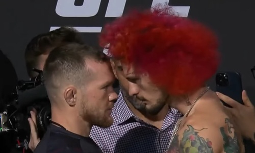 Потасовкой закончилась дуэль взглядов Петра Яна перед боем в UFC. Видео