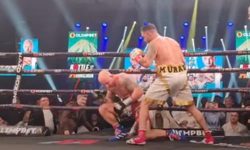 Оба боксера упали на канвас в результате нокаута. Видео