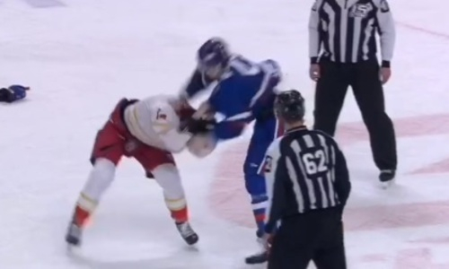 Соперники «Барыса» по КХЛ устроили жесткую драку. Видео