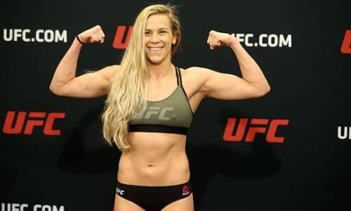 Раздевшаяся догола американка проиграла в UFC